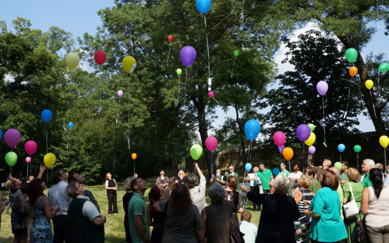 Eventbestattung - Beisetzung, Trauerfeir und Abschied mit Luftballons