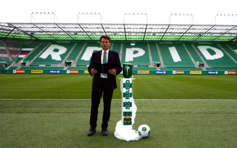 Eventbestattung - Rapid-Stadion mit Trauerredner Harry Blümel